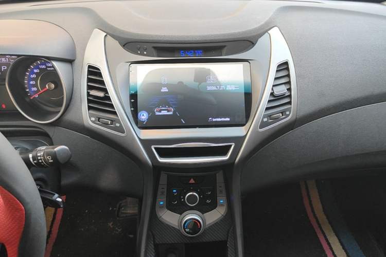Used Hyundai Elantra (5th Generation / Langdong) 2016 1.6L Automatic Smart Version Audio And AC Panel
