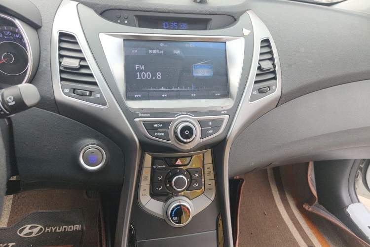 Used Hyundai Elantra (5th Generation / Langdong) 2016 1.6L Automatic Prestige Model Audio And AC Panel