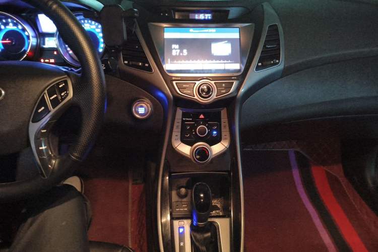 Used Hyundai Elantra (5th Generation / Langdong) 2016 1.6L Automatic Prestige Model Audio And AC Panel