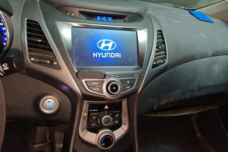 Used Hyundai Elantra (5th Generation / Langdong) 2016 1.6L Manual Luxury Model Audio And AC Panel