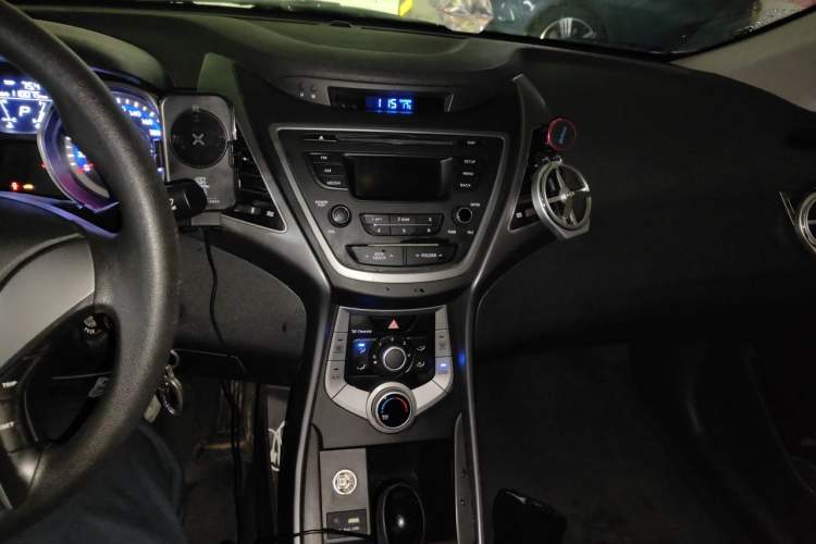 Used Hyundai Elantra (5th Generation / Langdong) 2016 1.6L Automatic Smart Version Audio And AC Panel