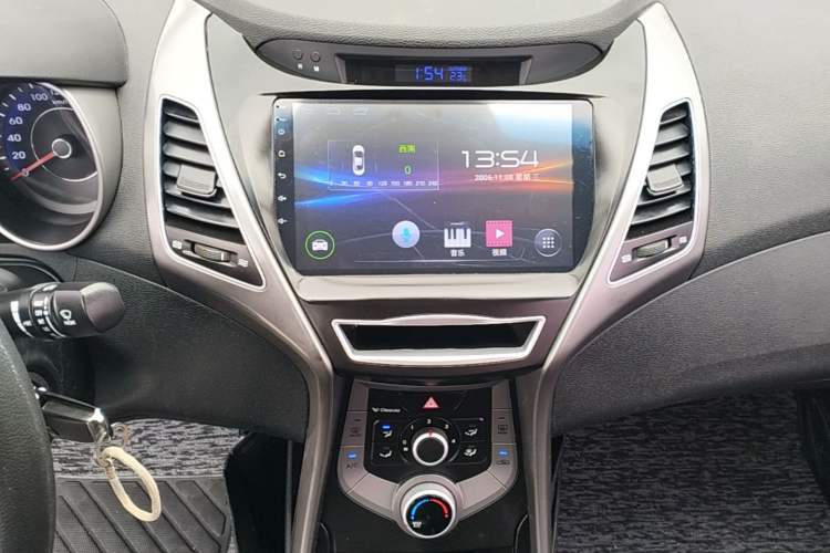 Used Hyundai Elantra (5th Generation / Langdong) 2016 1.6L Automatic Smart Version Audio And AC Panel