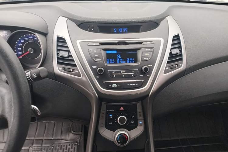 Used Hyundai Elantra (5th Generation / Langdong) 2016 1.6L Automatic Smart Version Audio And AC Panel