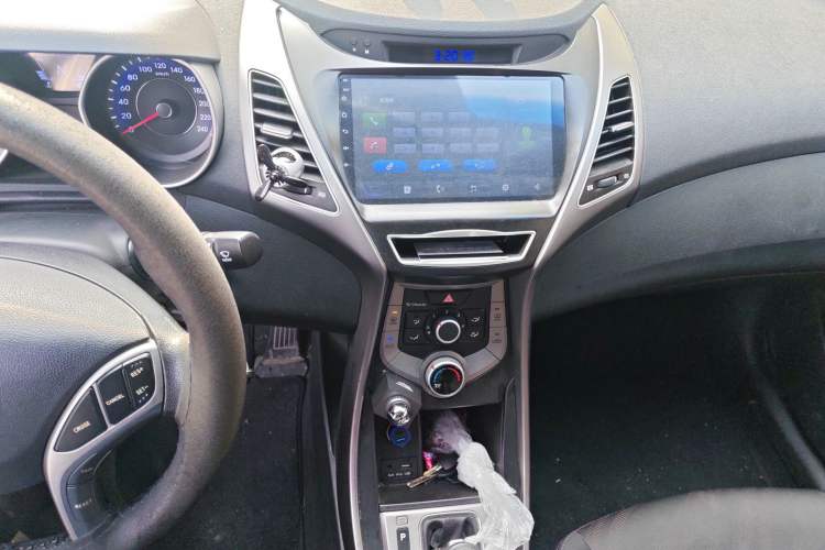 Used Hyundai Elantra (5th Generation / Langdong) 2016 1.6L Automatic Smart Version Audio And AC Panel