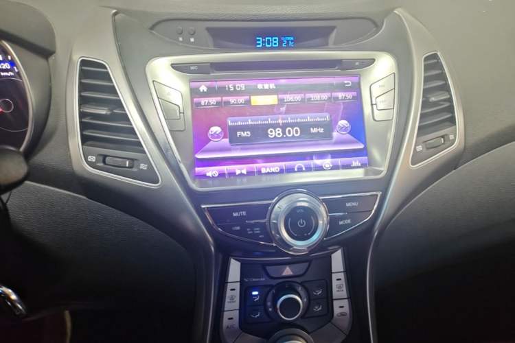 Used Hyundai Elantra (5th Generation / Langdong) 2016 1.6L Automatic Smart Version Audio And AC Panel