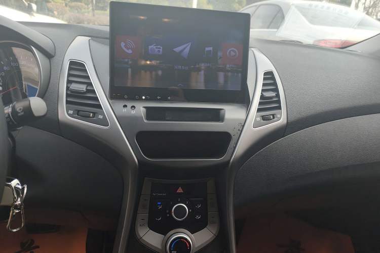 Used Hyundai Elantra (5th Generation / Langdong) 2016 1.6L Automatic Smart Version Audio And AC Panel