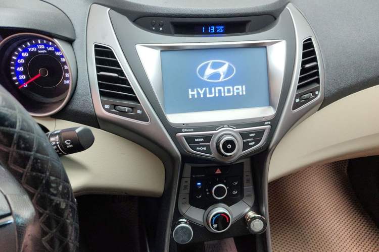 Used Hyundai Elantra (5th Generation / Langdong) 2016 1.6L Automatic Smart Version Audio And AC Panel