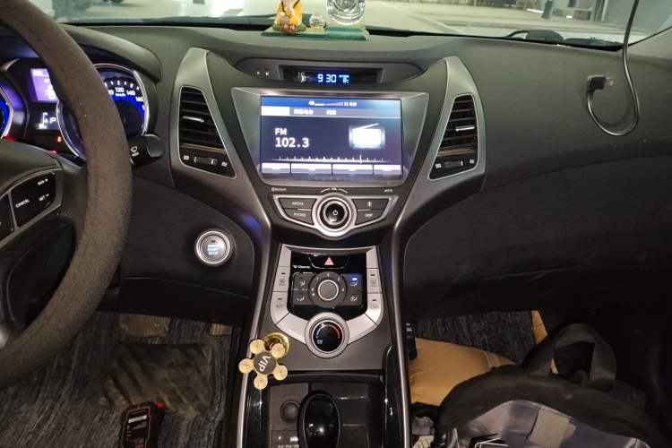 Used Hyundai Elantra (5th Generation / Langdong) 2016 1.6L Automatic Prestige Model Audio And AC Panel