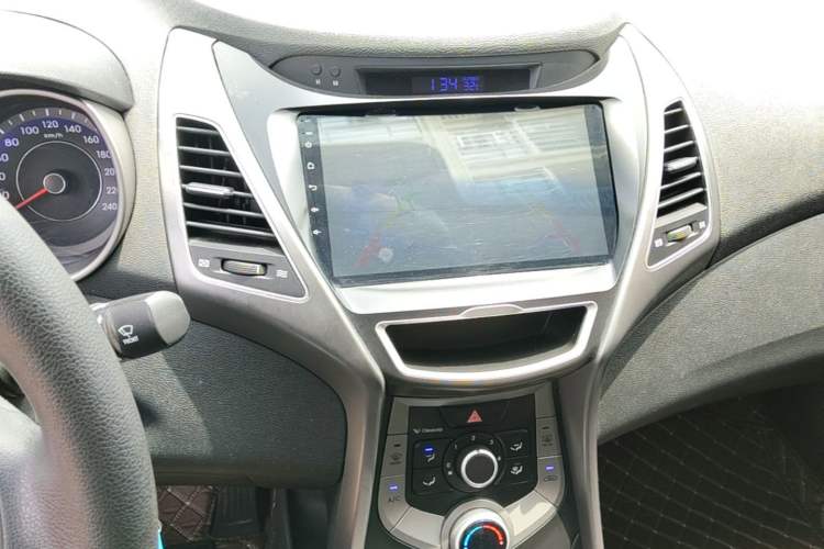 Used Hyundai Elantra (5th Generation / Langdong) 2016 1.6L Automatic Smart Version Audio And AC Panel
