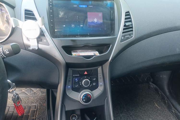 Used Hyundai Elantra (5th Generation / Langdong) 2016 1.6L Automatic Smart Version Audio And AC Panel