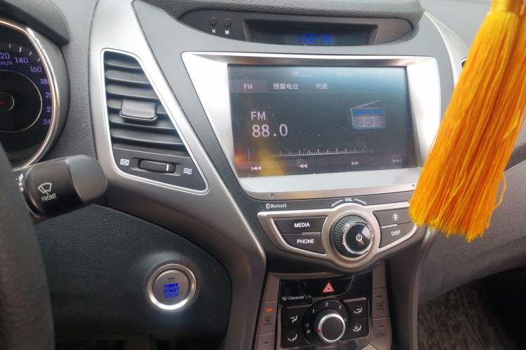 Used Hyundai Elantra (5th Generation / Langdong) 2016 1.6L Manual Luxury Model Audio And AC Panel