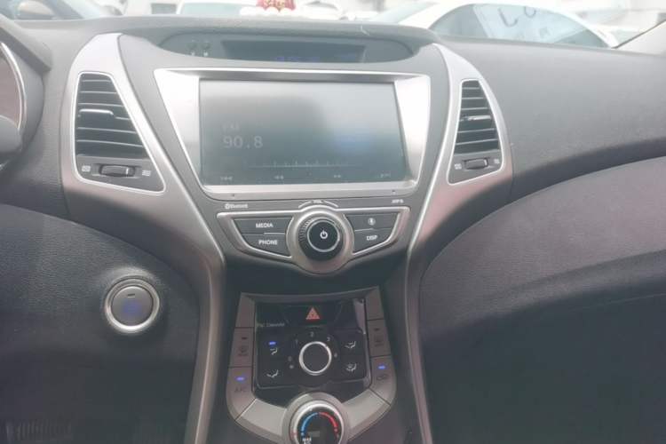 Used Hyundai Elantra (5th Generation / Langdong) 2016 1.6L Automatic Prestige Model Audio And AC Panel