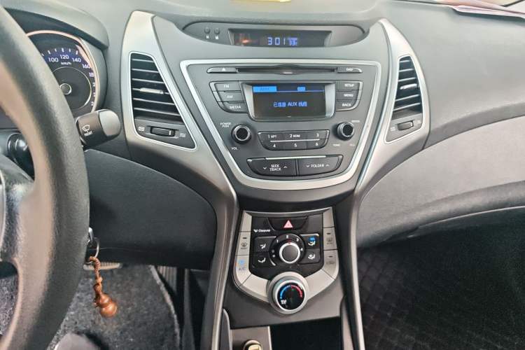 Used Hyundai Elantra (5th Generation / Langdong) 2016 1.6L Automatic Smart Version Audio And AC Panel