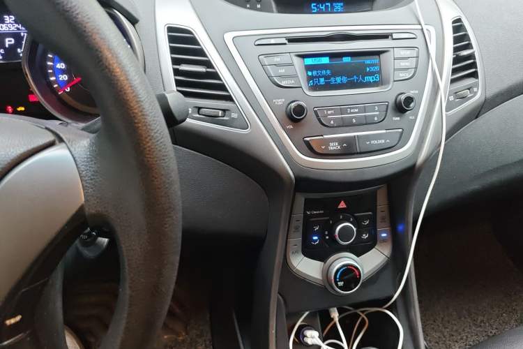 Used Hyundai Elantra (5th Generation / Langdong) 2016 1.6L Automatic Smart Version Audio And AC Panel