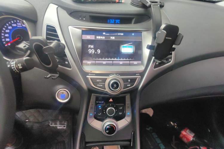 Used Hyundai Elantra (5th Generation / Langdong) 2016 1.6L Manual Luxury Model Audio And AC Panel