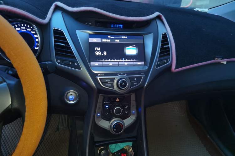 Used Hyundai Elantra (5th Generation / Langdong) 2016 1.6L Manual Luxury Model Audio And AC Panel