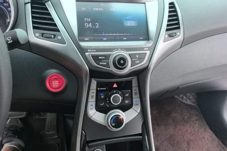 Used Hyundai Elantra (5th Generation / Langdong) 2016 1.6L Automatic Prestige Model Audio And AC Panel