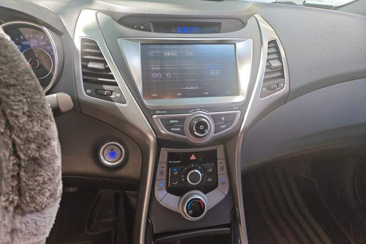 Used Hyundai Elantra (5th Generation / Langdong) 2016 1.6L Manual Luxury Model Audio And AC Panel