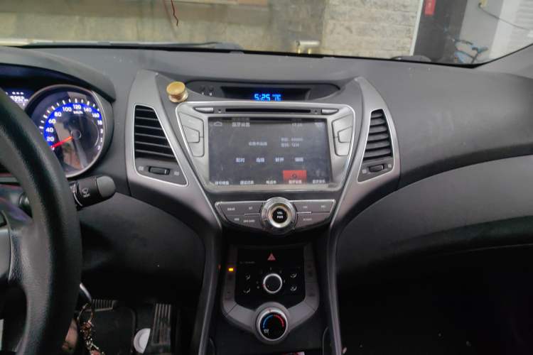 Used Hyundai Elantra (5th Generation / Langdong) 2016 1.6L Automatic Smart Version Audio And AC Panel