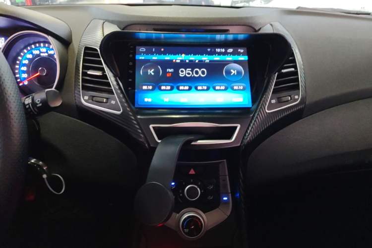 Used Hyundai Elantra (5th Generation / Langdong) 2016 1.6L Automatic Smart Version Audio And AC Panel
