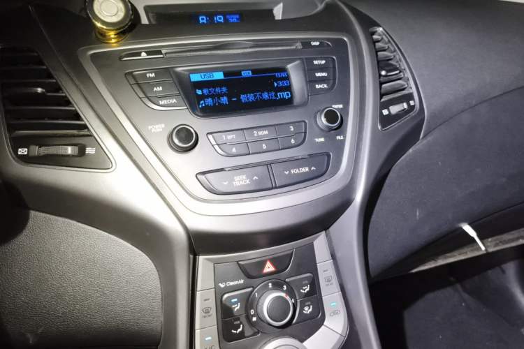 Used Hyundai Elantra (5th Generation / Langdong) 2016 1.6L Automatic Smart Version Audio And AC Panel