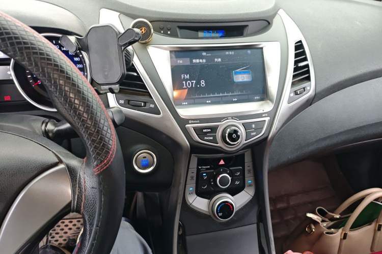 Used Hyundai Elantra (5th Generation / Langdong) 2016 1.6L Manual Luxury Model Audio And AC Panel