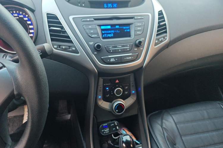 Used Hyundai Elantra (5th Generation / Langdong) 2016 1.6L Automatic Smart Version Audio And AC Panel