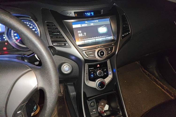 Used Hyundai Elantra (5th Generation / Langdong) 2016 1.6L Manual Luxury Model Audio And AC Panel