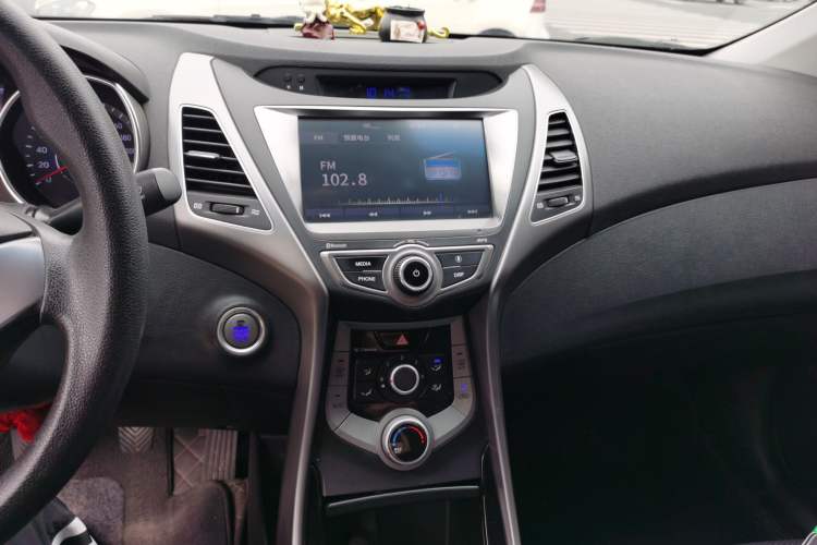 Used Hyundai Elantra (5th Generation / Langdong) 2016 1.6L Manual Luxury Model Audio And AC Panel