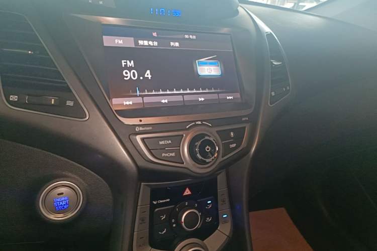 Used Hyundai Elantra (5th Generation / Langdong) 2016 1.6L Automatic Prestige Model Audio And AC Panel