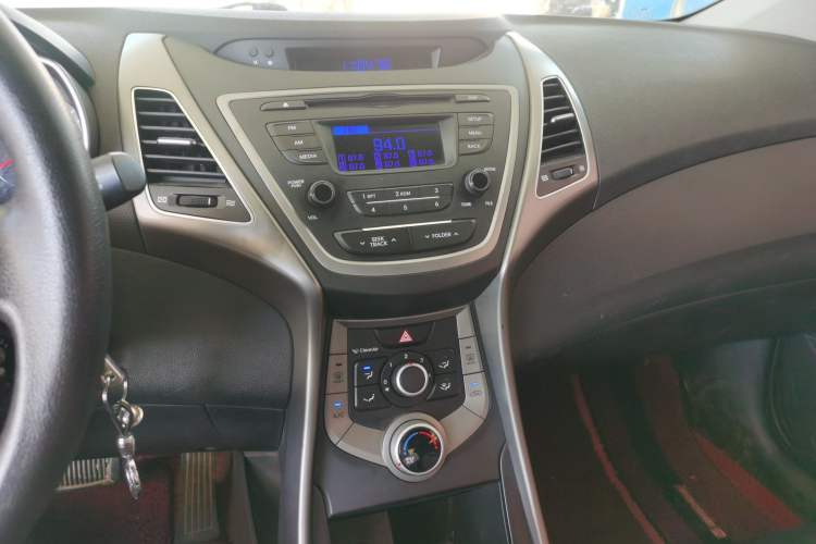 Used Hyundai Elantra (5th Generation / Langdong) 2016 1.6L Automatic Smart Version Audio And AC Panel