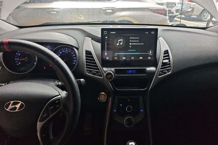 Used Hyundai Elantra (5th Generation / Langdong) 2016 1.6L Automatic Smart Version Audio And AC Panel