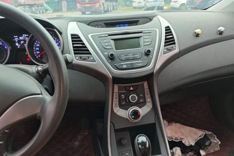 Used Hyundai Elantra (5th Generation / Langdong) 2016 1.6L Automatic Smart Version Audio And AC Panel