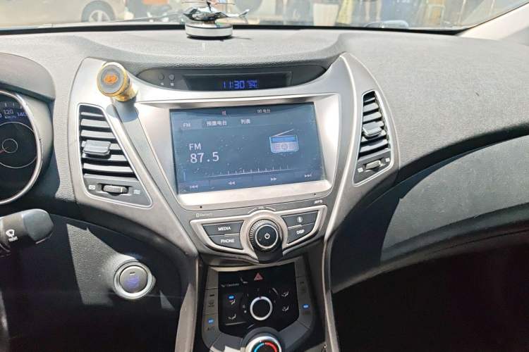 Used Hyundai Elantra (5th Generation / Langdong) 2016 1.6L Automatic Prestige Model Audio And AC Panel