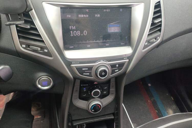 Used Hyundai Elantra (5th Generation / Langdong) 2016 1.6L Manual Luxury Model Audio And AC Panel