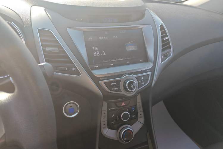 Used Hyundai Elantra (5th Generation / Langdong) 2016 1.6L Automatic Prestige Model Audio And AC Panel