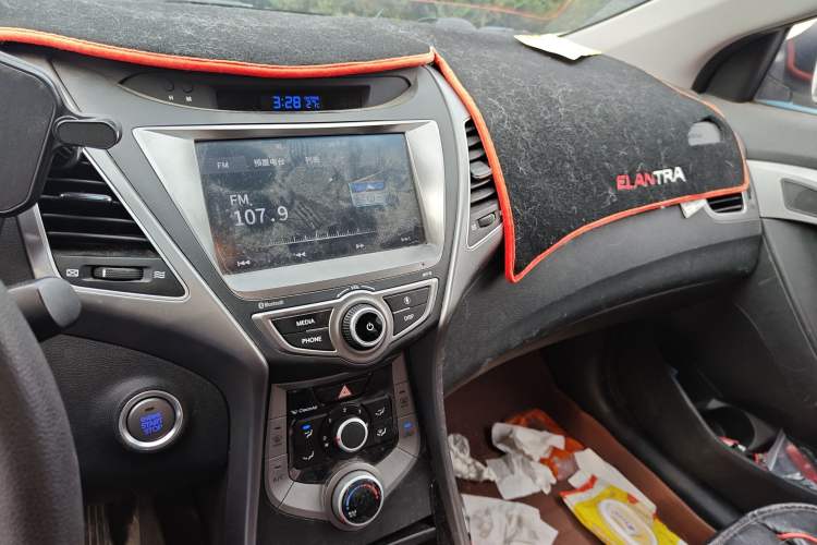 Used Hyundai Elantra (5th Generation / Langdong) 2016 1.6L Manual Luxury Model Audio And AC Panel