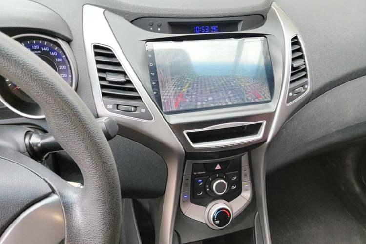 Used Hyundai Elantra (5th Generation / Langdong) 2016 1.6L Automatic Smart Version Audio And AC Panel