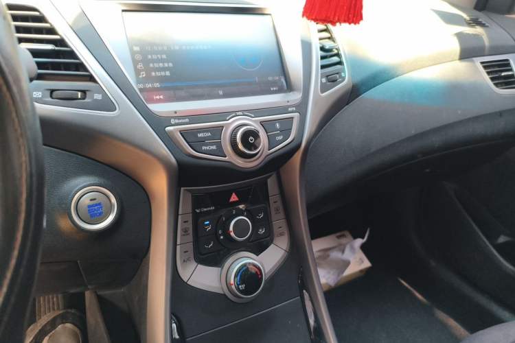 Used Hyundai Elantra (5th Generation / Langdong) 2016 1.6L Manual Luxury Model Audio And AC Panel