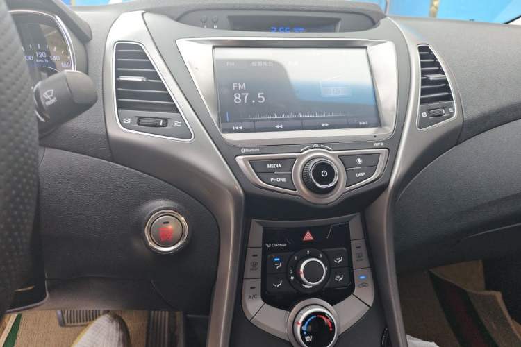 Used Hyundai Elantra (5th Generation / Langdong) 2016 1.6L Automatic Prestige Model Audio And AC Panel