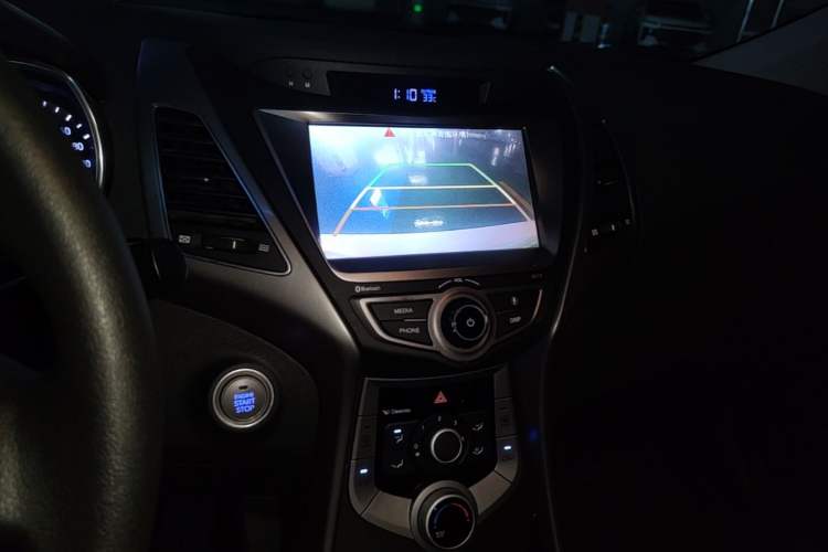 Used Hyundai Elantra (5th Generation / Langdong) 2016 1.6L Automatic Prestige Model Audio And AC Panel