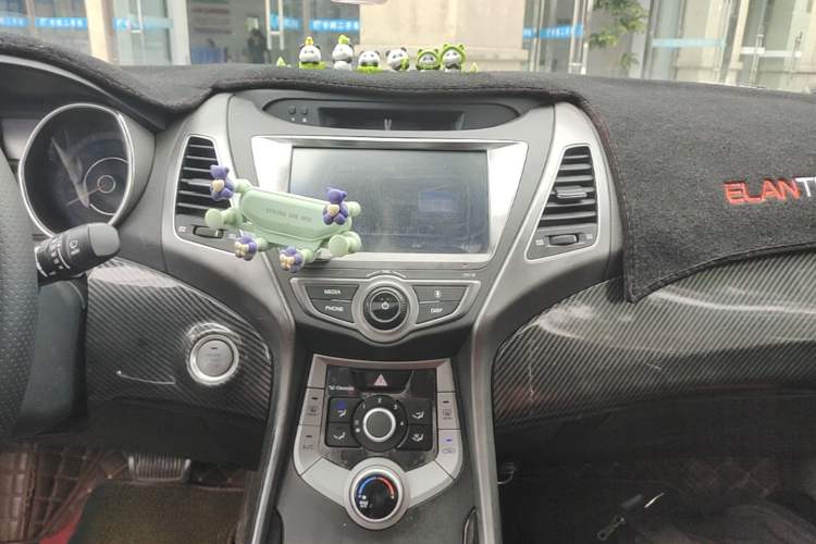 Used Hyundai Elantra (5th Generation / Langdong) 2016 1.6L Automatic Prestige Model Audio And AC Panel
