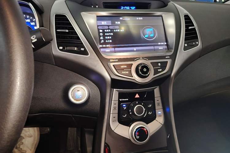 Used Hyundai Elantra (5th Generation / Langdong) 2016 1.6L Automatic Prestige Model Audio And AC Panel
