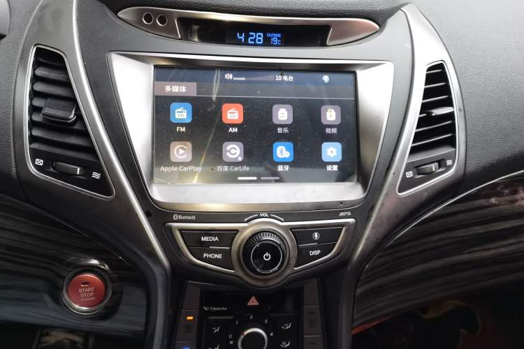 Used Hyundai Elantra (5th Generation / Langdong) 2016 1.6L Manual Luxury Model Audio And AC Panel