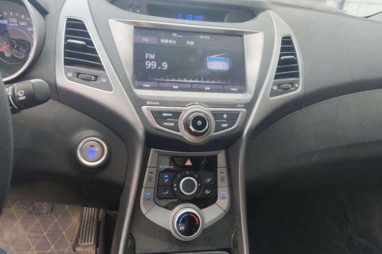 Used Hyundai Elantra (5th Generation / Langdong) 2016 1.6L Manual Luxury Model Audio And AC Panel