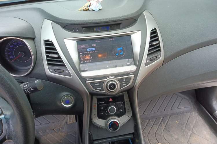 Used Hyundai Elantra (5th Generation / Langdong) 2016 1.6L Automatic Prestige Model Audio And AC Panel