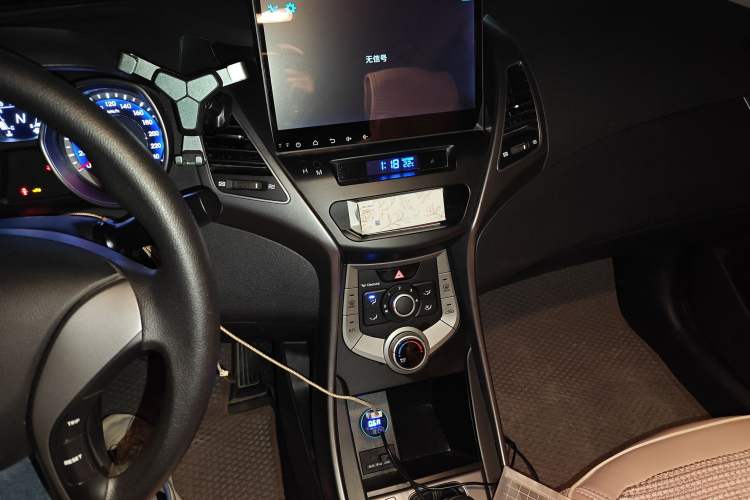 Used Hyundai Elantra (5th Generation / Langdong) 2016 1.6L Automatic Smart Version Audio And AC Panel