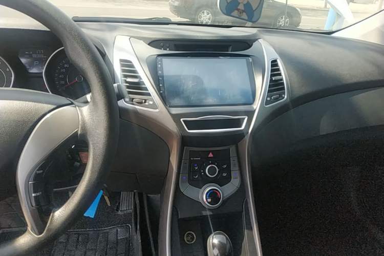 Used Hyundai Elantra (5th Generation / Langdong) 2016 1.6L Automatic Smart Version Audio And AC Panel