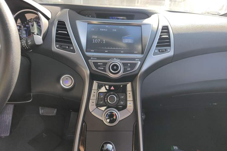 Used Hyundai Elantra (5th Generation / Langdong) 2016 1.6L Automatic Prestige Model Audio And AC Panel