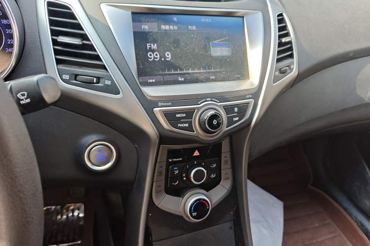Used Hyundai Elantra (5th Generation / Langdong) 2016 1.6L Automatic Prestige Model Audio And AC Panel